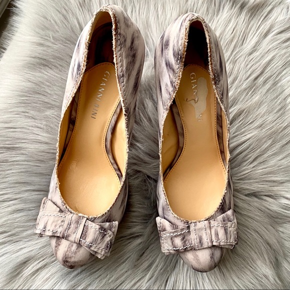 Gianni Bini Cloth Round Toe Platform Heels - Picture 12 of 12